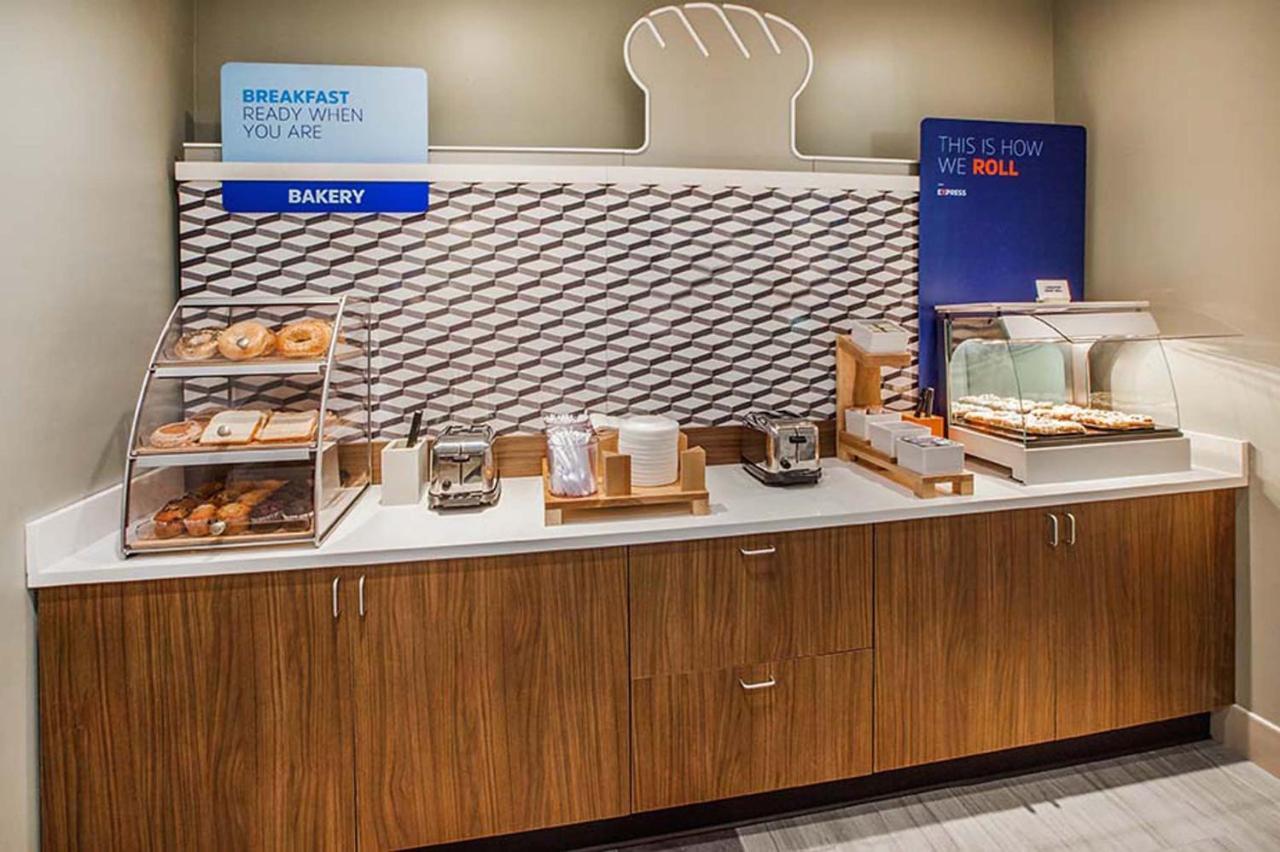Holiday Inn Express & Suites Greenville-Downtown By Ihg Zewnętrze zdjęcie